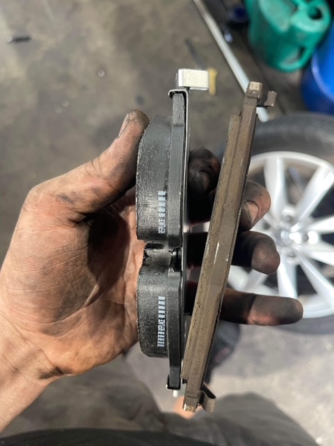 Dashboard brake warning light and brake pad service indicator